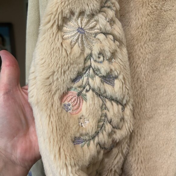Fu Da‎ Sport Faux Suede Embroidered Sherpa Coat Sz L Phoebe Buffay Inspired 90s - Picture 8 of 8